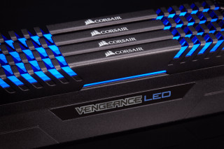 DDR4 32GB 3000MHz Corsair VENGEANCE LED C15 KIT4 - Blue Led PC