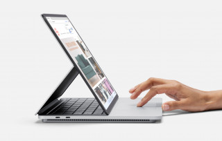 Surface Laptop Studio + Microsoft Surface Pen V4 Szénszürke + Office 365 Egyszemélyes verzió ESD PC